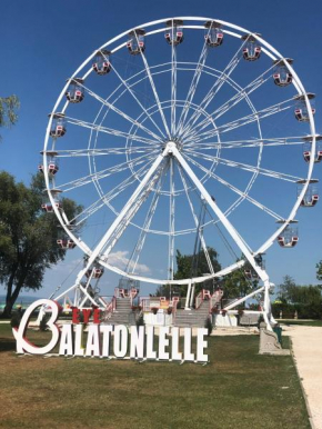 Francoise Szálló, Balatonlelle